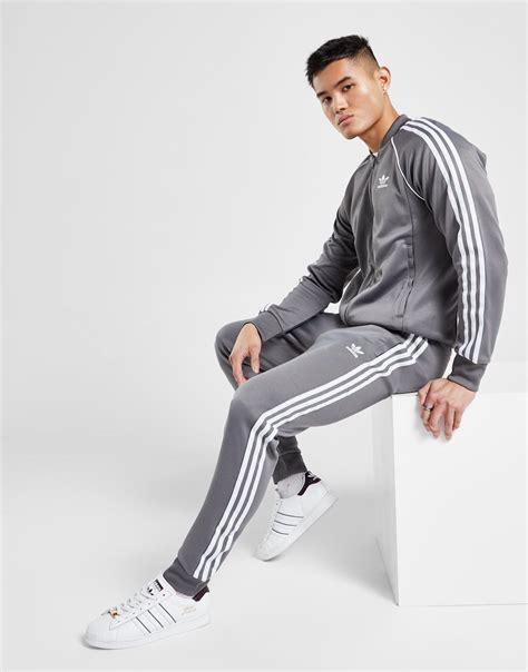 grijze adidas pak